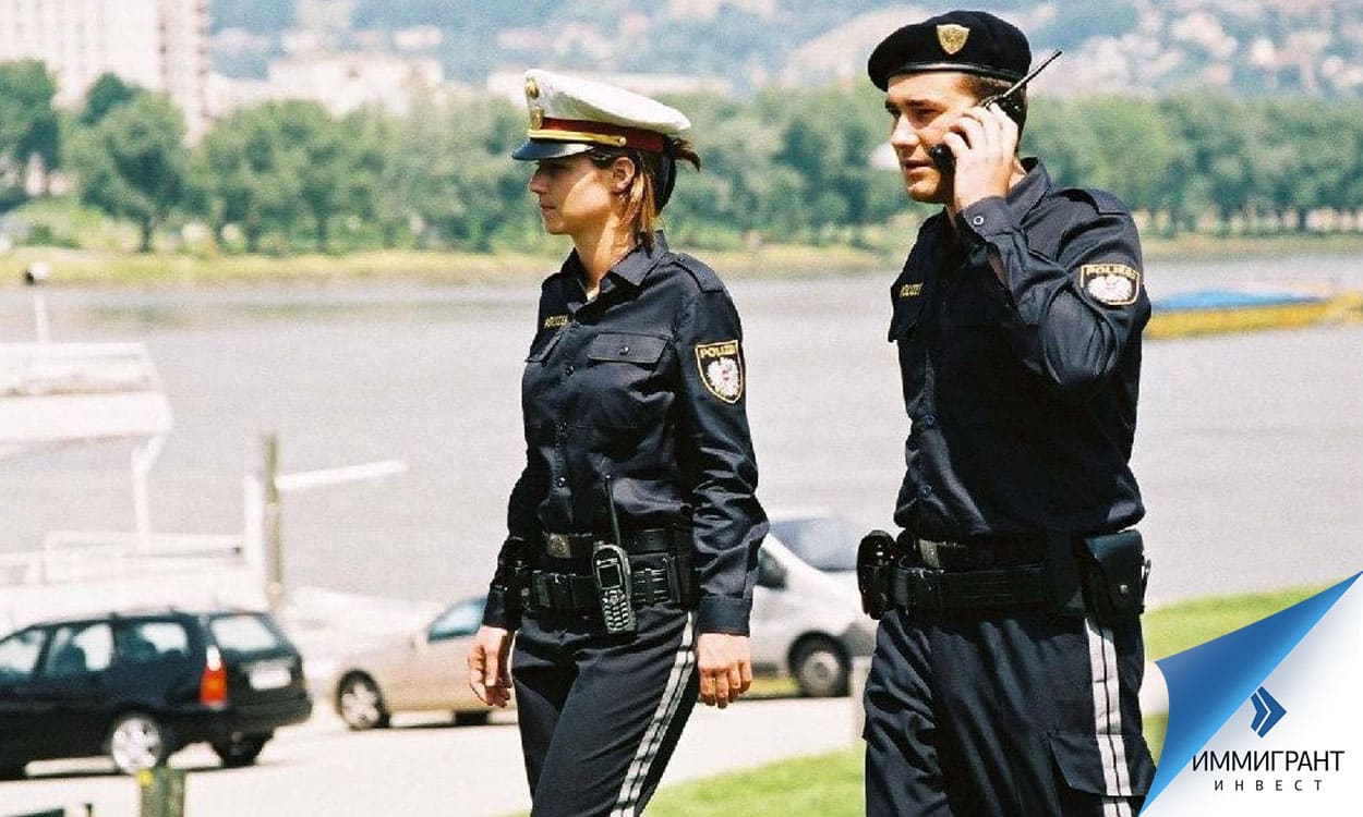 Австрийская полиция охраняет правопорядок на улицах
