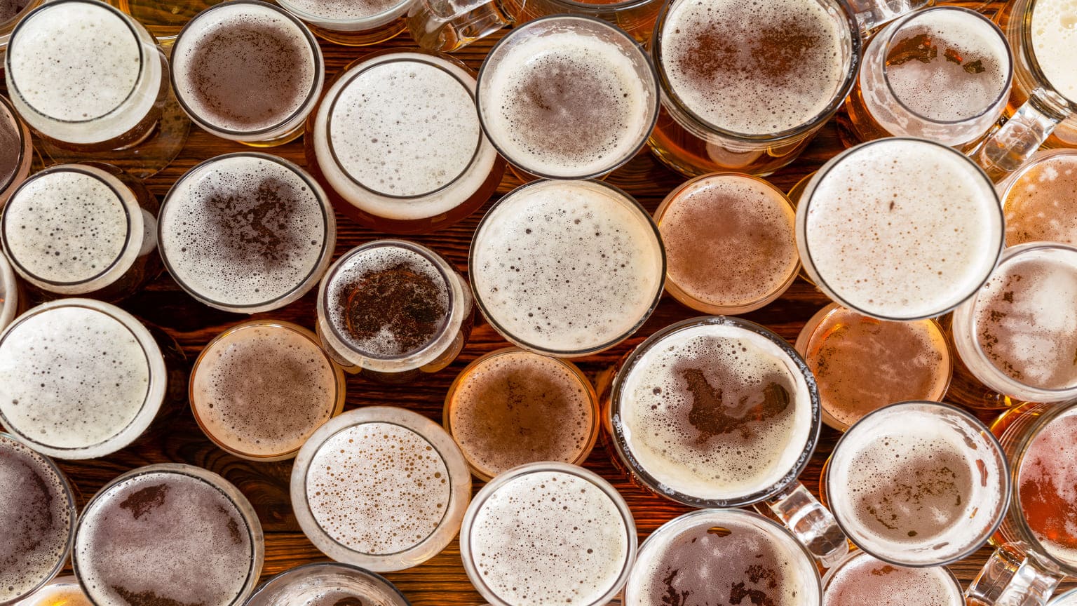 В крафтовом баре 1516 Brewing Company любят собираться экспаты из США и Великобритании